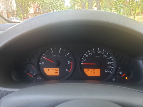 Nissan Frontier 2010 2.5 Le Cab Doble 4x4