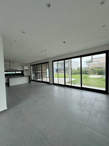 Casa 5 Ambientes En Venta. Lagos De Canning 1