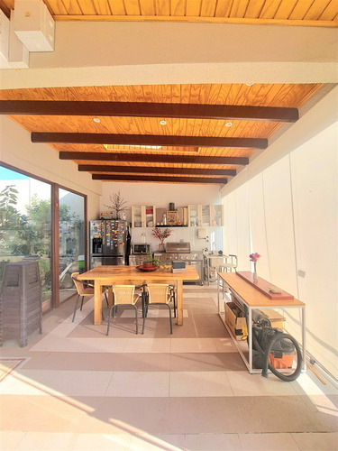 Casa En Venta De 4 Dorm. En Lo Barnechea