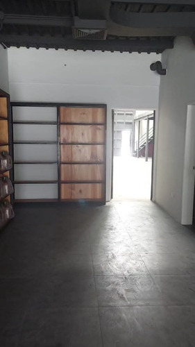 Imagen 13 de 23 de Marisol Castro Alquila Galpón Con Local Comercial Entre Av. Bolívar Y Hermandad Gallega De Valencia | Carabobo | Sector La Ceiba | PLG-95 Marisol 04244923040