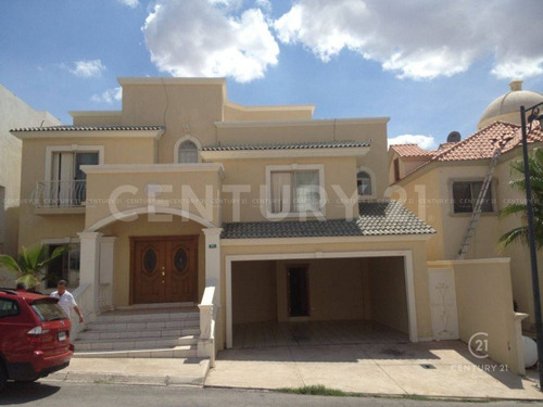 Casa En Venta En Fraccionamiento Puerta De Hierro, Chihuahua Chih.