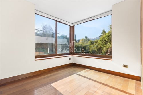 Casa En Arriendo De 5 Dorm. En Lo Barnechea