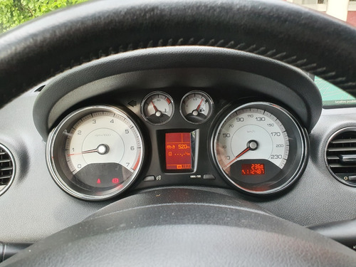 Peugeot 408 Allure + 2.0 143cv