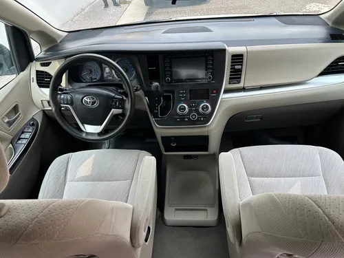 Toyota Sienna 3.5 Le At