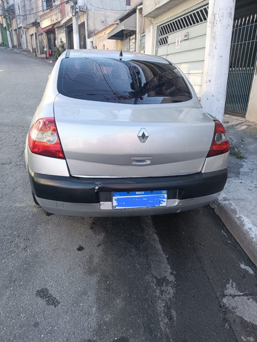 Renault Megane 1.6 Dynamique Hi-flex 4p