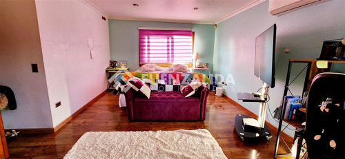 Casa En Venta De 3 Dorm. En Macul