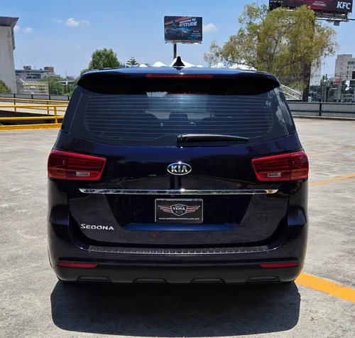 Kia Sedona 3.3 V6 Lx At