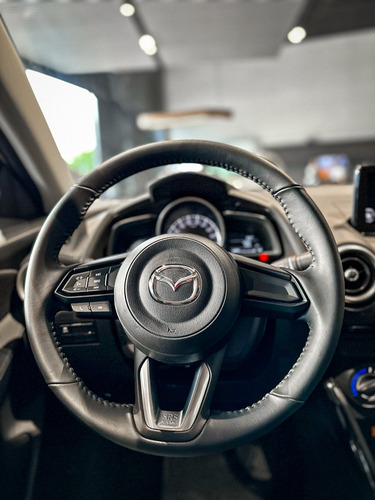 Imagen 9 de 15 de Mazda 2 Touring Sedan Machine Gray Mecánico