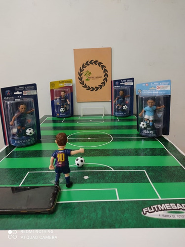 Imagem 7 de 9 de Brinquedo Colecionável Articulado Do Neymar E Campo E Trave