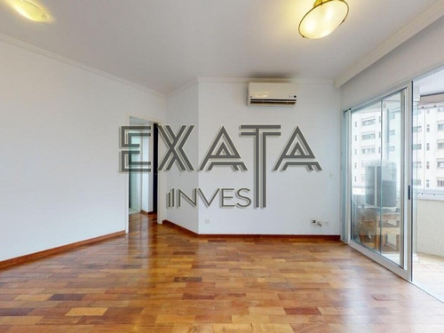 Imagem 4 de 30 de Apartamento Em Andar Alto E Varanda Perto Do Metrô, Com Uma Planta Muito Bem Aproveitada. A Sala Com Piso De Madeira É Iluminada Por Um Janelão Do Chão Ao Teto Que Leva À Varanda - Ap00923 - 70084771