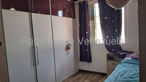 Maravillosa Casa En Venta Con Inmejorable Ubicación Terrazas Del Club Hipico. Jose Guerrero. Cod: 25-14881.