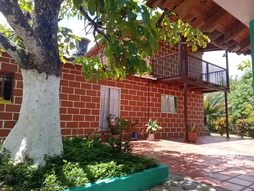 Finca Construida En Lote De Terreno Situada En El Paraje Llano De Miranda A 3.5kmt Del Parque Principal De Sopetran-antioquia.