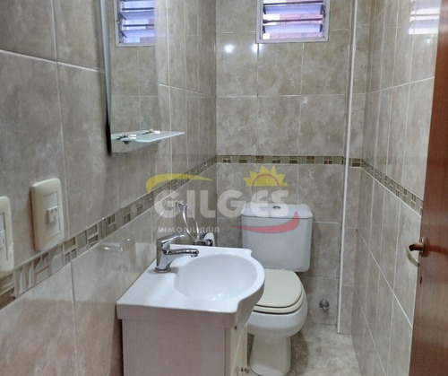 Alquiler De Casa 3 Amb. En Villa Luzuriaga Con Patio Y Cochera Descubierta
