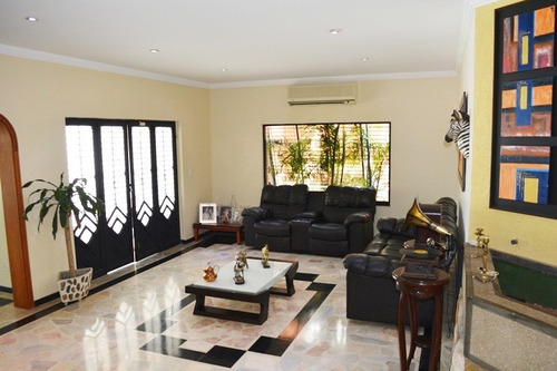 Imagen 7 de 19 de Rosaura Cortez Vende Casa Con Piscina En Urb. El Bosque Valencia (calle Cerrada)