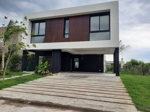 Imagen 1 de 10 de Susana Aravena Propiedes Casa - Vila Marina I