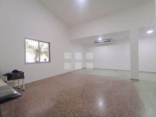 Imagen 7 de 15 de Excelente Casa Para Oficinas En Calle3 De Casco Central De Lecheria