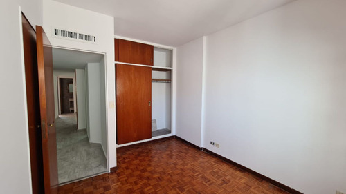Piso 3 Ambientes Con Dependencia