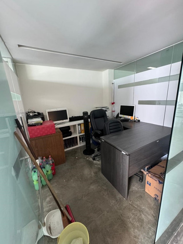 Polanco, Excelente Piso De Oficinas De 122m2, Sin Vecinos En El Piso. Cuenta Con Recepción, 4 Amplios Privados, Sala De Juntas, 1 Baño Interior Y 1 Baño Exterior, 2 Lugares De Estacionamiento