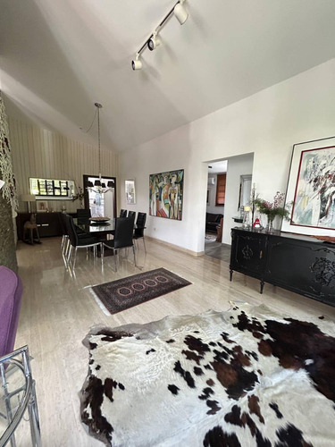 Josefina Toledo: Hermosa Casa En Venta En Guataparo Country Club, 980m², Pisos En Mármol, Pozo Y Planta, Caney, Parrillera, Bellas Áreas Verdes, Alta Seguridad, 219257