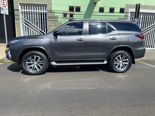 Toyota Hilux SW4 2.8 SRX 4X4 7 LUGARES 16V TURBO INTERCOOLER DIESEL 4P AUTOMÁTICO