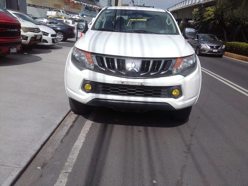 Imagen 1 de 4 de Mitsubishi L200 2018 2.4 Cabina Doble 4x2 Mt