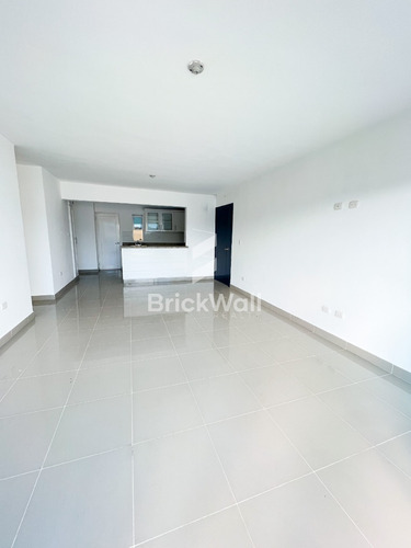 Apartamento De Alquiler Con Ascensor - Carretera Luperon