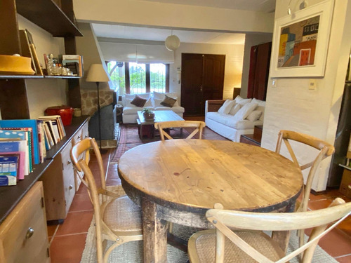 Excelente Casa En Venta En Barra De Carrasco Con Renta