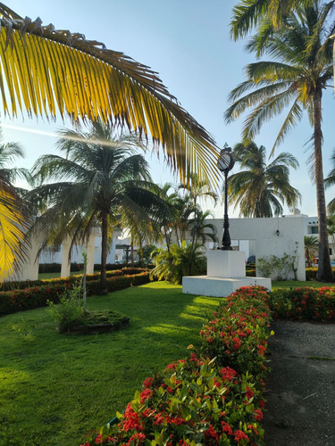 Casa En Venta En Col. Ricardo Flores Magon, Ver
