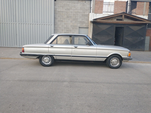 Imagen 1 de 18 de Ford Deluxe