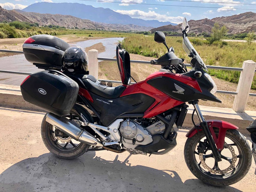 Imagen 11 de 23 de Honda Nc700 Equipada Con Baul Trasero Givi Y Laterales Givi