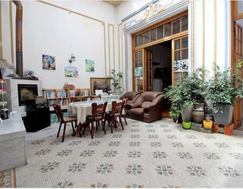 Vendo Casa 9 Dormitorios En Barrio Sur.