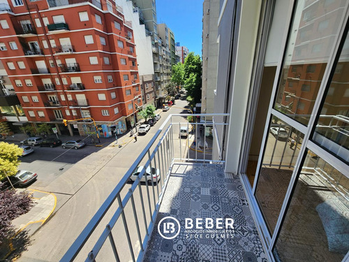 Imagen 21 de 30 de Venta 3 Ambientes Con 2 Balcones Salientesa Metros De Plaza Colon!