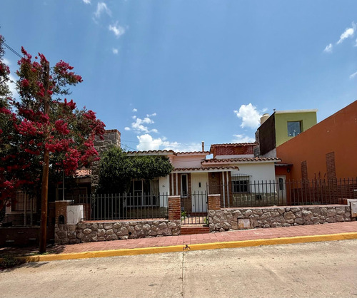 Casa 2 Dorm + Dpto, La Falda . Córdoba