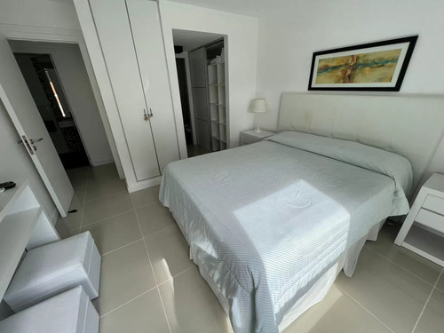 Apartamento En Alquiler Y Venta, Punta Del Este, Uruguay.