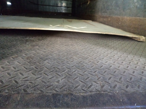 Imagem 10 de 17 de Ford Cargo 1619 Com Bau De Aluminio Motor Cummins 6 Marchas