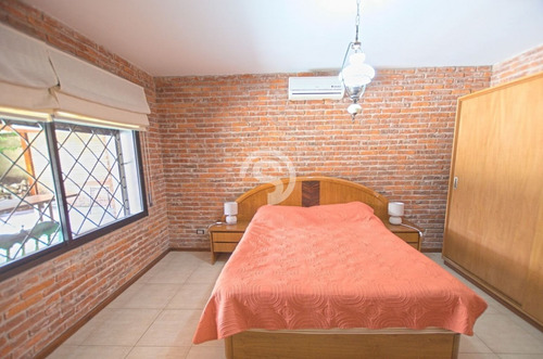 Casa En Playa Mansa Con Piscina- Ref: 4287