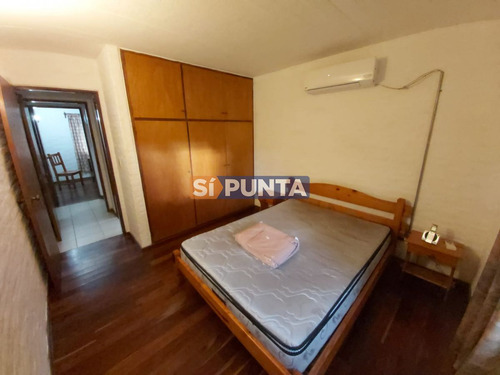 Imagen 8 de 17 de Casa De 5 Dormitorios Y Piscina En Altos Del Pinar. Venta Y Venta Anual