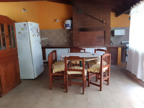 Casa En Venta - 4 Dormitorios 2 Baños - 450mts2 - Mar Del Tuyú