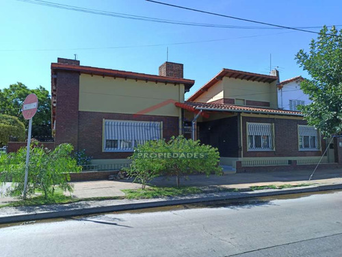 Chalet A Mts Del Colegio S. Pablo En Barrio Ingles