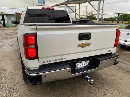 Imagen 14 de 15 de Chevrolet Cheyenne 5.3 2500 Doble Cab High Country 4x4 Mt