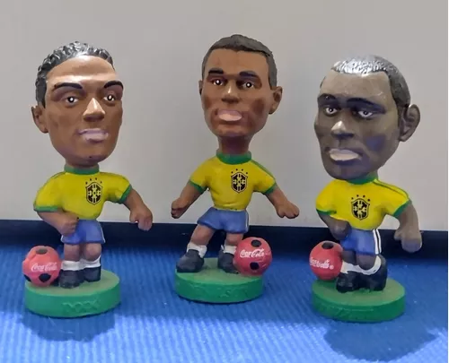 Minicraques da seleção são vendidos no Brasil