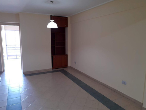 Imagen 20 de 24 de Un Dormitorio Con Doble Balcón
