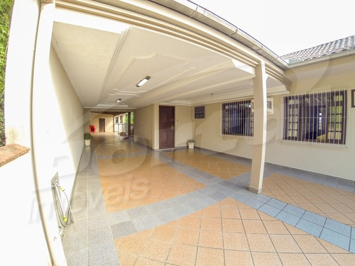 Imagem 5 de 19 de 3 Quartos (1 Suíte Com Banheira De Hidromassagem), 2 Banheiros (sendo 1 Na Área Da Churrasqueira), Cozinha Mobiliada, Sala De Tv, Sala De Jantar, Lavação, Dispensa (interna E Externa), Garagem Com Ca