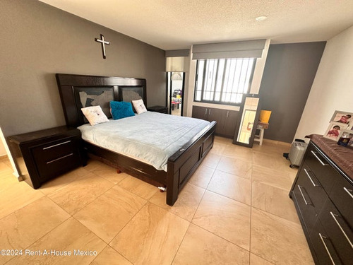 Casa En Venta De 4 Recamaras Y 4 Baños