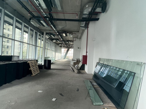 Se Arrienda Local Comercial De 186 Mt2 En Av. Las Condes Con