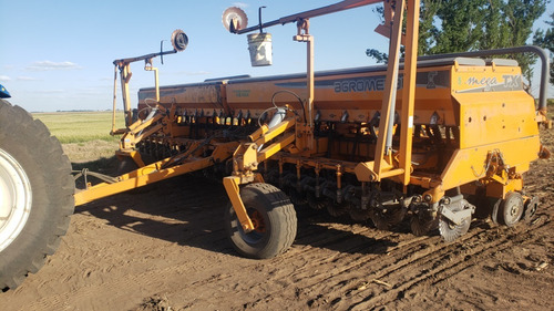 Imagen 2 de 6 de Sembradora, Agrometal, Tx Mega De 22 A 35 Cm, Monitor.