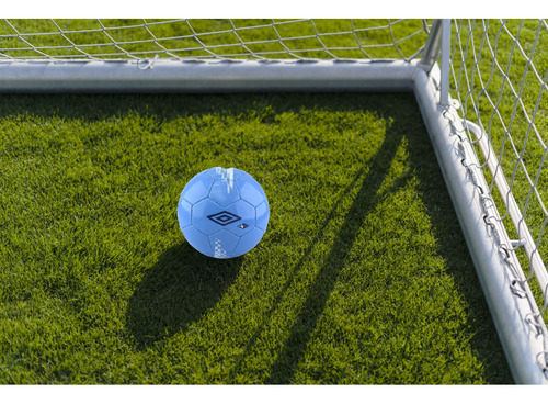 Pelota De Fútbol Umbro Formation N°5 Versátil Y Duradera