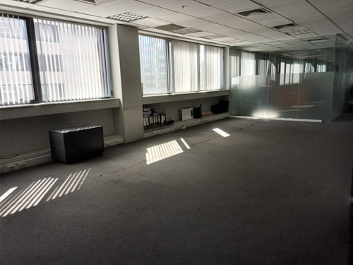 (ofi) Oficinas Habilitada Isidora Goyenechea, Metro El Golf