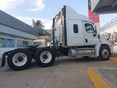 Freightliner Cascadia Dd15 475hp 18 Vel Cab 72 Std., 02 Oc