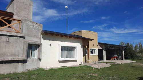 Casa En Venta - 3 Dormitorios 2 Baños - 5.000mts2 - Mendoza